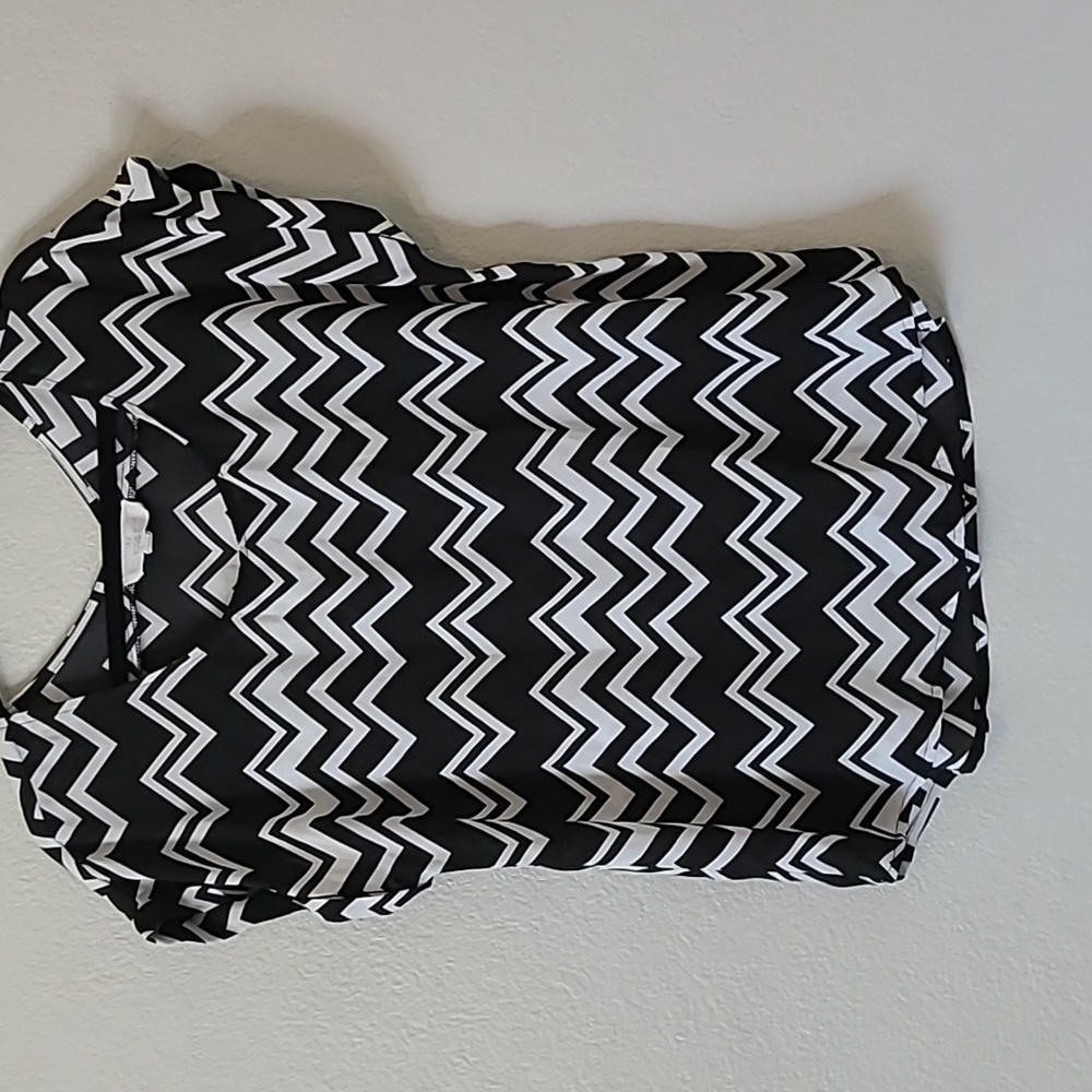 Black and White Zigzag Print Top